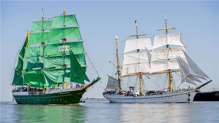 Sonne im Gesicht, Segel im Wind – „Sail“ beginnt Die „Gorch Fock“ segelte der Parade entgegen.