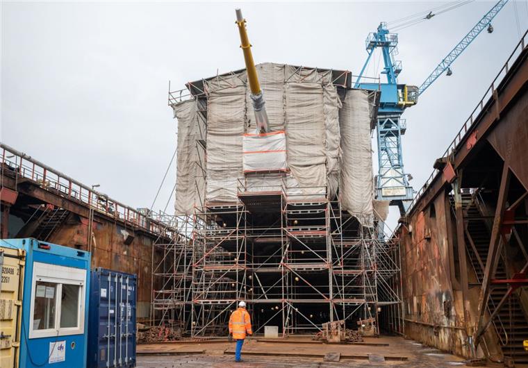"Gorch Fock" Unabhängige Überprüfung der Sanierung gefordert Die "Gorch Fock" wird in Bremerhaven saniert.