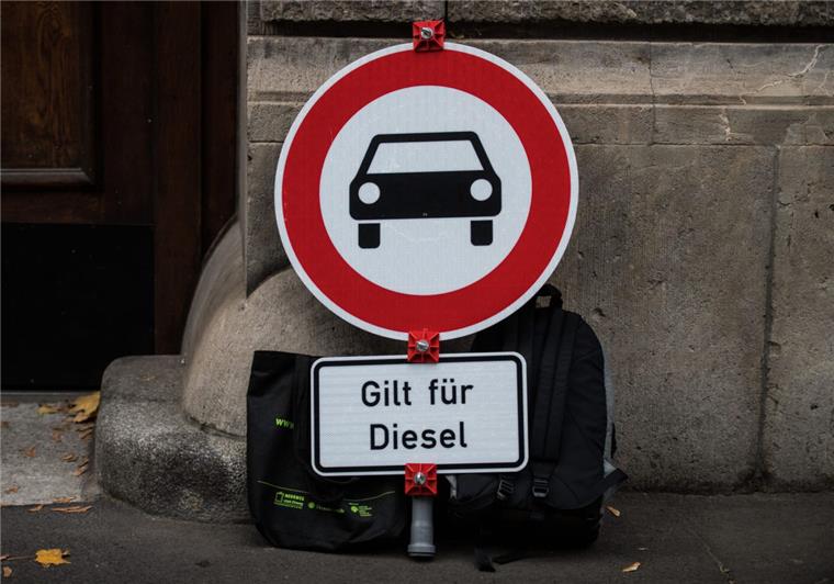 Land Bremen hält Luftgrenzwerte ein Die Grenzwerte für Schadstoffe in der Luft sind 2018 im Land Bremen eingehalten worden. Damit sind Fahrverbote erstmal wieder vom Tisch.