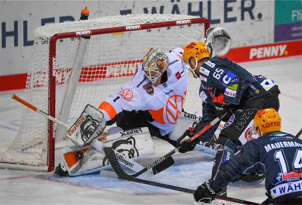Übereilte Rückkehr auf das Eis nach Corona-Infektion? Die Grizzlys Wolfsburg wussten vor zwei Wochen bis kurz vor dem Nordderby gegen die Fischtown Pinguins nicht, ob sie genug Spieler im Kader haben werden.