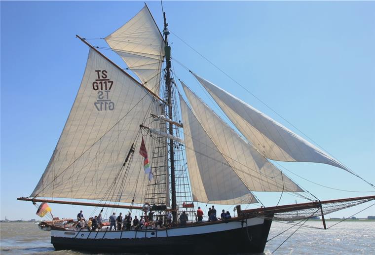 Polarforschungsschiff „Grönland“ auf dem Weg zu dänischer Werft Die „Grönland“ setzt Kurs auf das dänische Hvide Sande und steuert die dortige Holzwerft an. Dsm