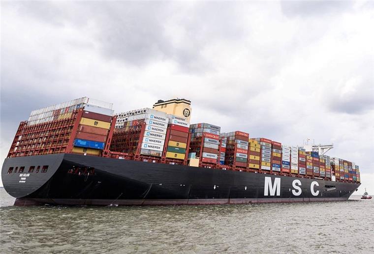 Container-Riesen von MSC kommen nicht mehr Die großen MSC-Schiffe wie die „MSC Gülsün“ fahren künftig nur noch bis ins Mittelmeer.