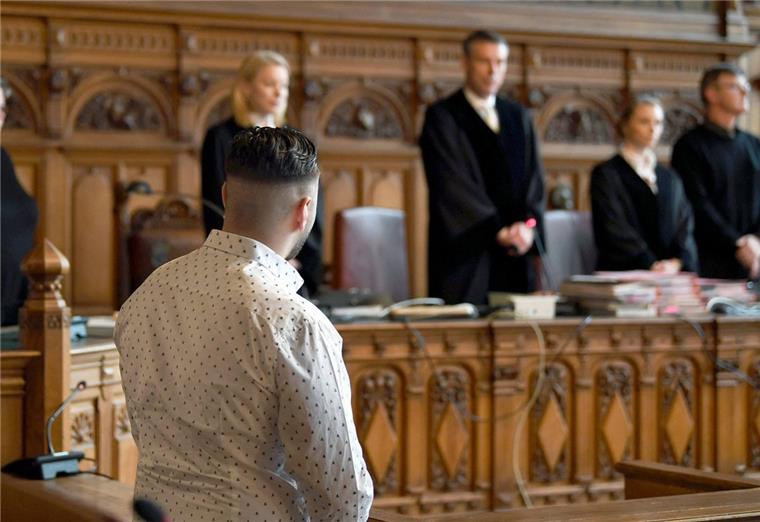 Bremerhavener Strafkammer wird aufgelöst: Was das bedeutet Weite Wege: Die großen Strafprozesse finden künftig nur noch am Landgericht Bremen statt, weil die Bremerhavener Strafkammer am Amtsgericht aufgelöst wird.