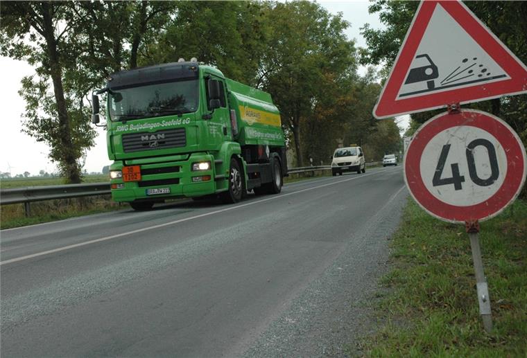 Großensieler Straße wird am Donnerstag und Freitag gesperrt Die Großensieler Straße wird am Donnerstag und Freitag abschnittweise neu asphaltiert.