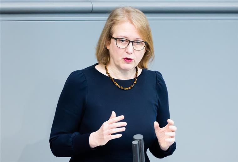 Grünen-Politikerin Lisa Paus soll neue Familienministerin werden Lisa Paus spricht im Plenum des Deutschen Bundestages.