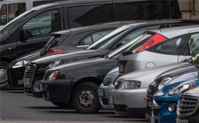 Kein Platz für Autos: Die Grünen wollen die Zahl der Autostellplätze in Bremen verringern.