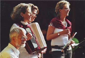 Die Gruppe Seewind spielt am Sonntag auf dem Nordenhamer Marktplatz Friedenslieder.