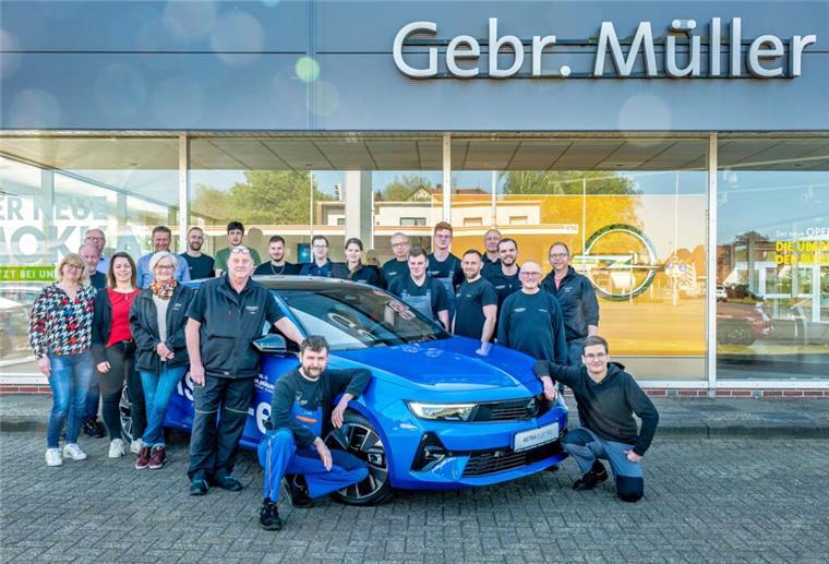 Seit 70 Jahren im Dienst der Kunden Teamfoto Gebr. Müller Gruppenfoto Familientag