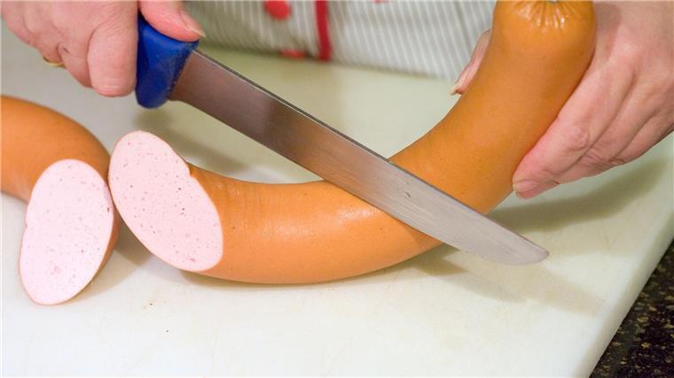 Fleischwurst nicht für Verzehr geeignet - Warenrückruf Die „Gut&Günstig Delikatess Geflügel-Fleischwurst“ in der 400-Gramm-Packung wurde bei der Herstellung teilweise nicht erhitzt. (Symbolbild)