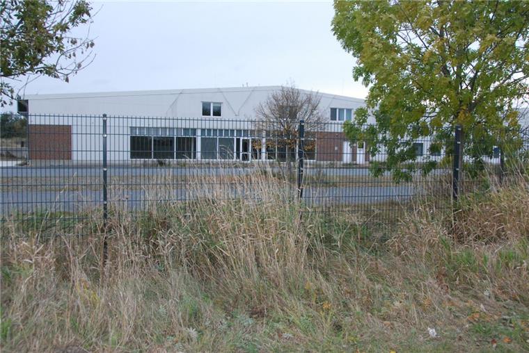 Die Hallen verschwinden: Der neue Eigentümer Carsten Vetter lässt die Erinnerung an die kurze Produktion der Delikatesse Kaviar abreißen. Foto 