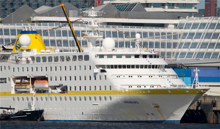 Die "Hamburg" ist am Mittwoch in Bremerhaven zu Gast.