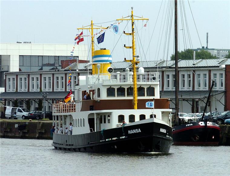 Die "Hansa" muss in die Werft.  Sie kommt zu Bredo in den Bremerhavener Fischereihafen.