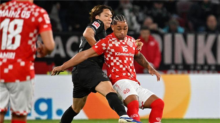 Kleindienst trifft: Glückliches Remis für Gladbach in Mainz Die Hausherren aus Mainz um den eingewechselten Armindo Sieb (r) dominierten die erste Hälfte gegen Mönchengladbach.