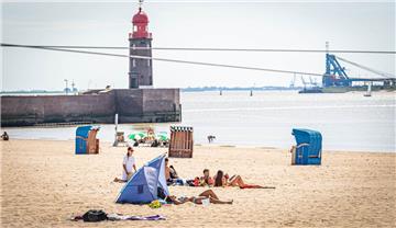 Die heißen Sommertage in Bremerhaven haben der Feuerwehr bislang nicht wesentlich mehr Einsätze beschert.