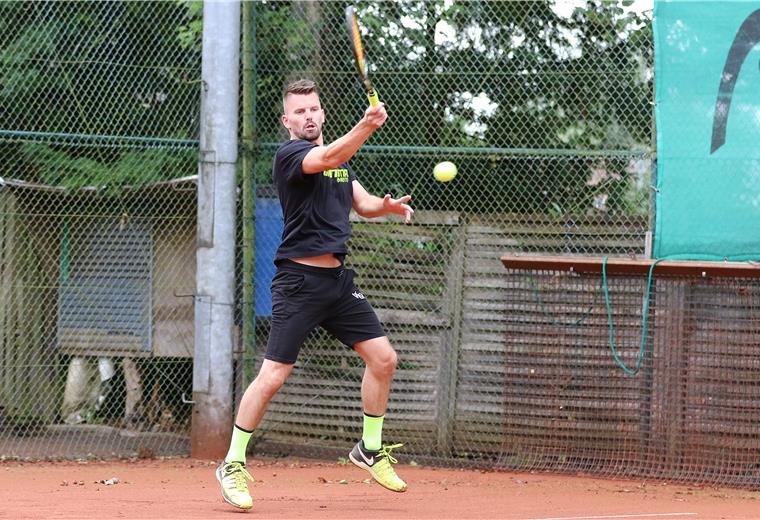 Tennisspieler starten in ungewöhnliche Punktspielsaison Die Herrenmannschaft des TK Nordenham mit Lukas Stüdemann tritt in der Verbandsklasse an.