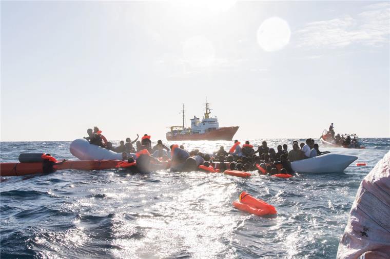 Cuxhavener Kreistag stimmt für Unterstützung der "Seebrücke" Die Hilfe für Flüchtlinge im Mittelmeer, hier bei Libyen, sorgte im Cuxhavener Kreistag für heftige Diskussionen.