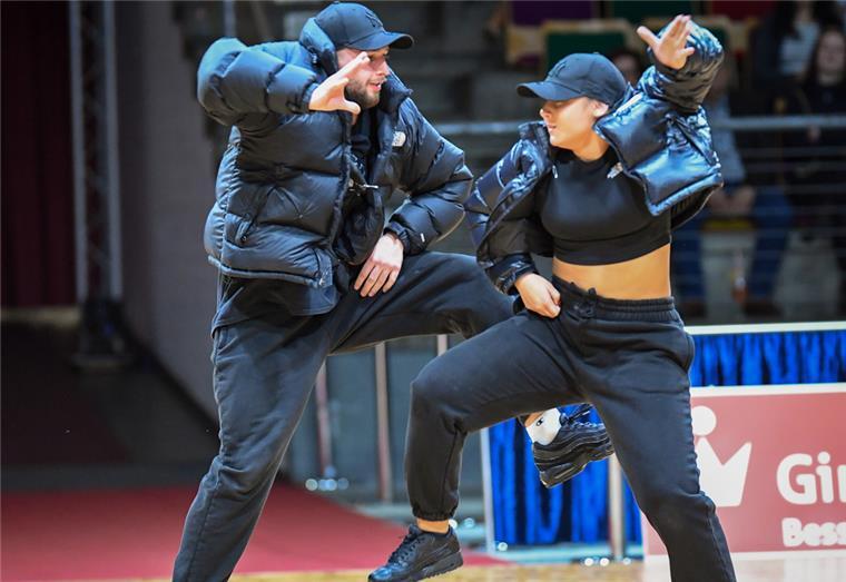 Bremerhaven sucht wieder die Sportler des Jahres Die Hip-Hopper aus Bremerhaven sind immer für Erfolge gut. Denise Meyer (rechts) könnte Sportlein des Jahres werden.