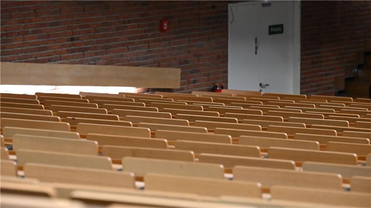 Hochschulen haben nach Semesterstart noch freie Professuren Die Hochschulen versuchen Einschränkungen in der Lehre durch freie Professuren zu vermeiden. (Symbolbild)