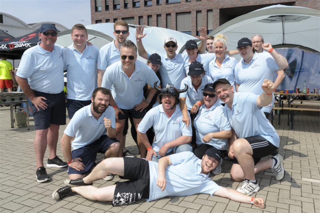 Die Huth-Dragons sicherten sich beim Drachenboot-Cup au flanger Distanz den Sieg...