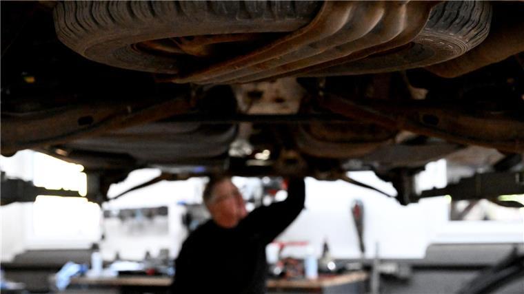 Tarifeinigung im Kfz-Handwerk in Niedersachsen Die IG Metall wollte mehr Anerkennung und Entlastung für Beschäftigte in Autohäusern und Werkstätten – beides habe man erreicht, heißt es von der Gewerkschaft. (Symbolbild)