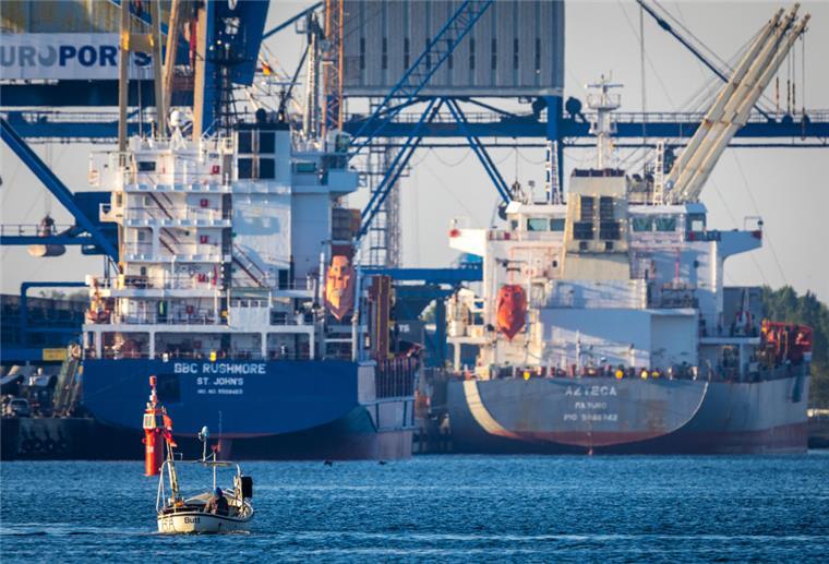 Die IHK fordert, beim Hafenausbau in den norddeutschen Seehäfen aufs Tempo zu drücken.