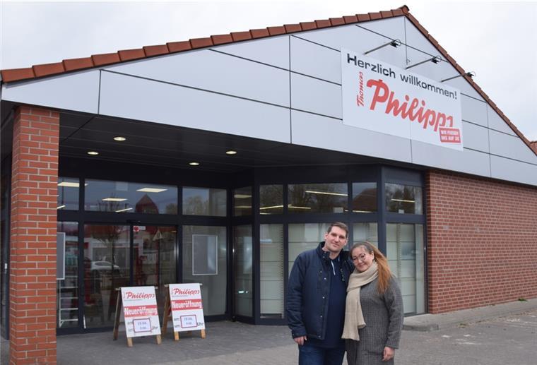 Thomas Philipps schon vor Eröffnung ein Anziehungspunkt Die in Oelde (Westfalen/südöstliches Münsterland) aufgewachsenen Patrick und Elsa Bresch leiten das Einzelhandelsgeschäft zusammen.