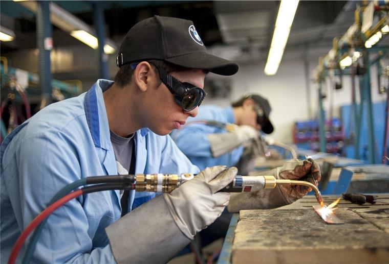 Die Industrie sucht dringend Auszubildende. Ein Fünftel der Lehrstellen ist in den Betrieben im Bereich der Oldenburgischen Industrie- und Handelskammer derzeit nicht besetzt.