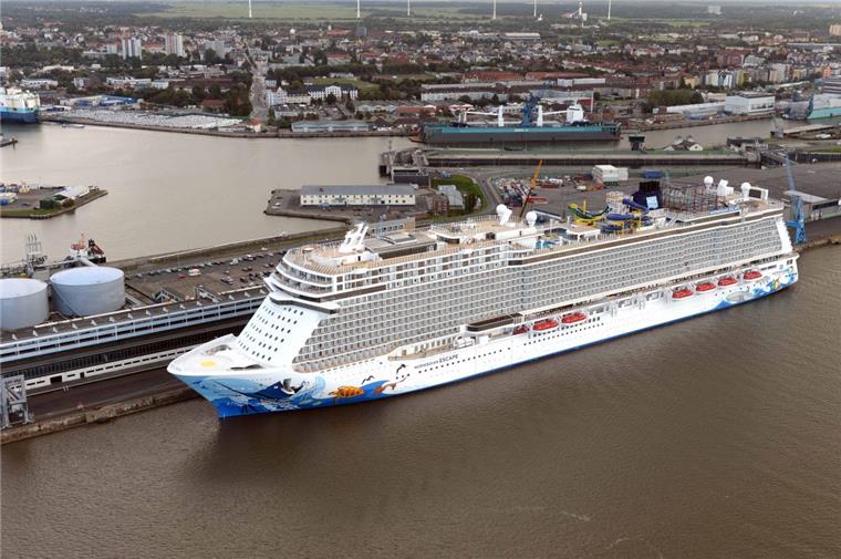 Bremerhaven profitiert vom Kreuzfahrtboom Die Infrastruktur für Kreuzfahrtschiffe in Bremerhaven ist gut. Je nach Größe können vier bis fünf Kreuzliner - wie hier die "Norweginan Escape" - gleichzeitig an der 1000 Meter langen Columbuskaje anlegen. Und immer mehr Schiffe steuern die Seestadt an.