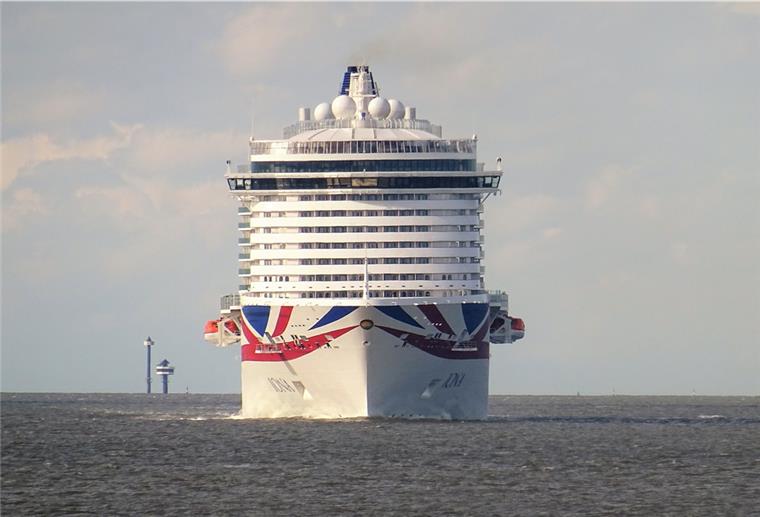 Ablieferung der „Iona“ - bald könnte es soweit sein Die „Iona“ kurz vor Bremerhaven auf der Weser.