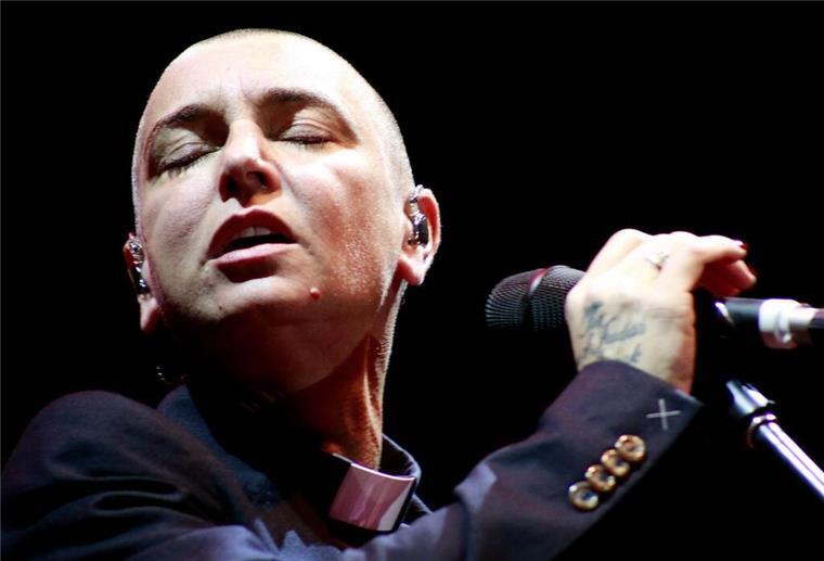 Sinead O’Connor starb eines natürlichen Todes Die irische Popsängerin Sinead O’Connor ist im Juli 2023 überraschend im Alter von 56 Jahren gestorben.