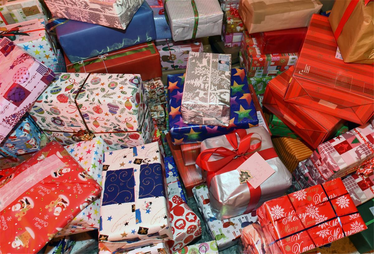 Bremen: Weihnachtstrucker der Johanniter sammeln Hilfspakete Weihnachtsgeschenke