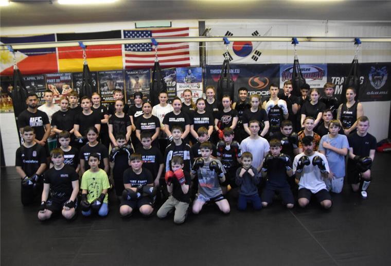 Kickbox-Kids sind rücksichtsvoll Kickbox-Gruppe der Fight Fabrik