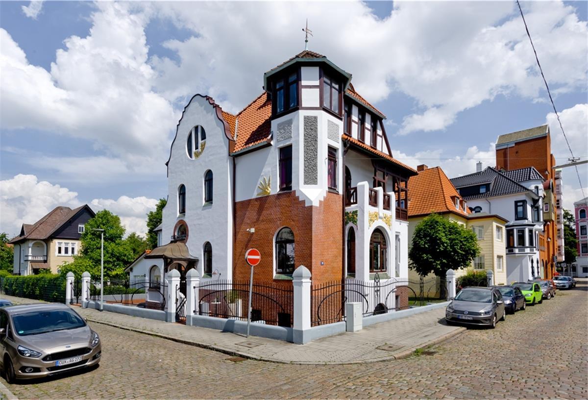 Die Jugendstilvilla in Bremerhaven-Mitte steht zum Verkauf.