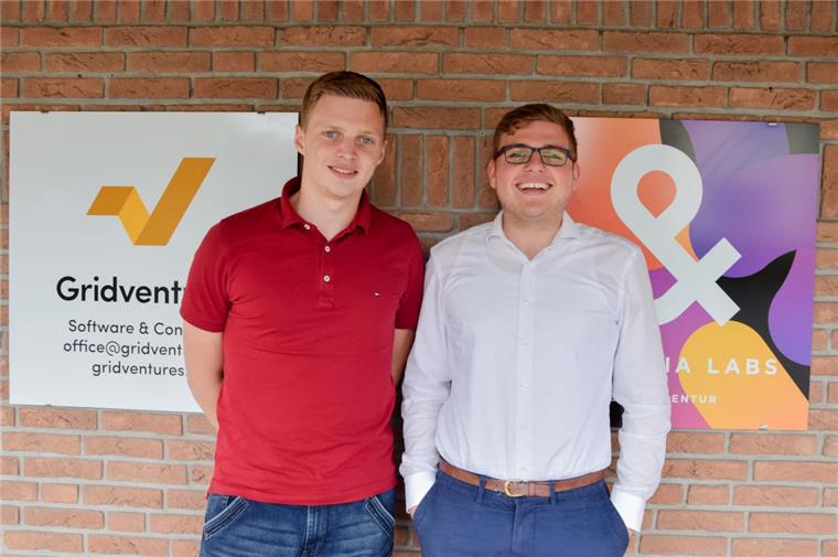 Von der Nordenhamer Schul-AG zum etablierten IT-Unternehmen Die Jungunternehmer Phil Schaffarzyk (links) und Julian Schwuchow haben während ihrer Schulzeit ihre erste Firma gegründet. Fünf Jahre später haben sie keinen Grund, den Schritt in die Selbstständigkeit zu bereuen.