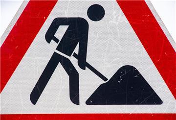 Baustellenschild.  Die K 205 in der Ortsdurchfahrt Sottrum wird erneut saniert: Unebenheiten im Asphalt machen eine neue Deckschicht nötig. Während der Arbeiten ist der Abschnitt vom 20. bis 24. Oktober vollständig gesperrt.