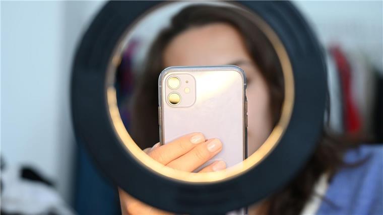 Kinderarbeit? Rot-Grün will Regeln für Familien-Influencer Die Kamera läuft immer mit: Die Privatsphäre von Influencer-Kindern soll besser geschützt werden. (Symbolbild)