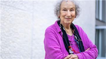 Die kanadische Schriftstellerin Margaret Atwood widmet sich dem Abschied und der Trauer. (Archivbild)