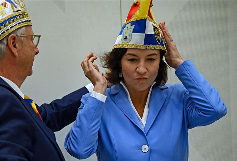 Dorothee Bär wird Ordensritterin wider den tierischen Ernst Die Karnevalisten würdigten vor allem den Humor der Bundesforschungsministerin.