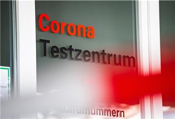 Die Kassenärztliche Vereinigung Niedersachsen hat gestern ein Corona-Testzentrum in Brake eröffnet. Abstriche in dem Diagnostikzentrum finden nur nach Anweisung des Hausarztes und nach telefonischer Terminabsprache statt.