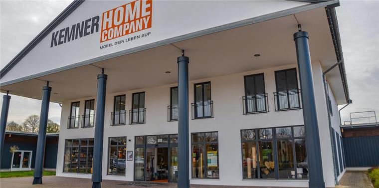 Jubiläumstage bei der Kemner Home Company Kemer-Gebäude, Außenansicht, Eingang