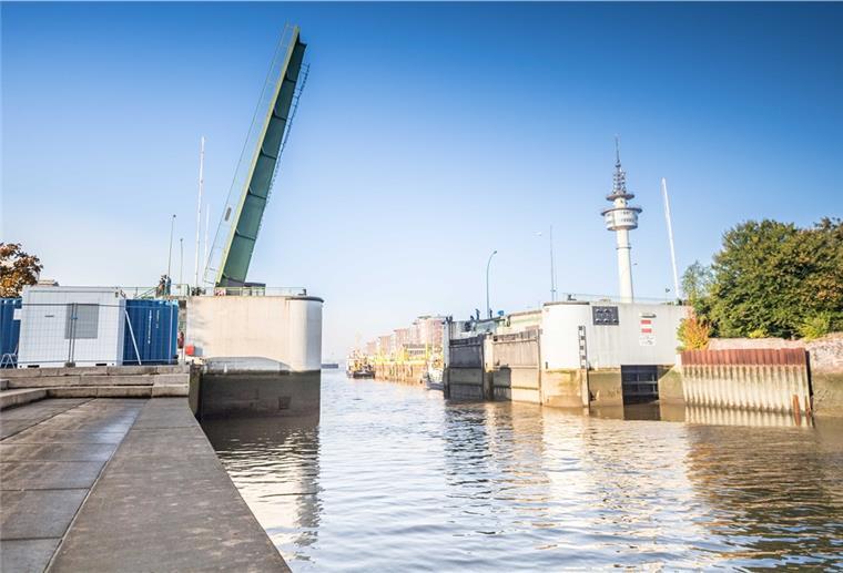 Kennedybrücke geöffnet
