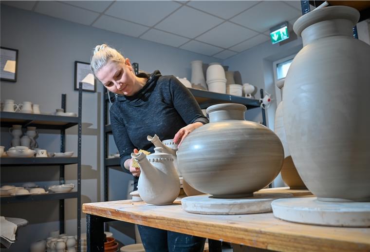 Existenzen gründen während der Pandemie Die Keramikerin Christina Wolter hatte durch Corona keinen leichten Start. Sie führt in Bremerhaven das Keramik-Atelier „formschön“ und möchte ihre Kunden mit zeitloser Keramik glücklich machen.