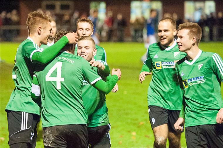 FC Hagen/Uthlede: Die Könige im Elfmeterschießen Die Kicker des FC Hagen/Uthlede möchten auch am Sonnabend im Top-Spiel gegen Rotenburg Grund zum Jubeln haben. Foto Adebahr-f