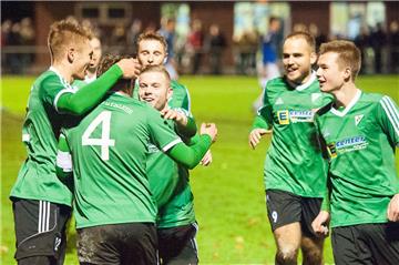 Die Kicker des FC Hagen/Uthlede möchten auch am Sonnabend im Top-Spiel gegen Rotenburg Grund zum Jubeln haben. Foto Adebahr-f