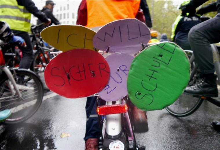 Bremerhaven: ADFC sagt die Kidical Mass ab Die Kidical Mass wird wegen zu hoher Inzidenzwerte abgesagt.