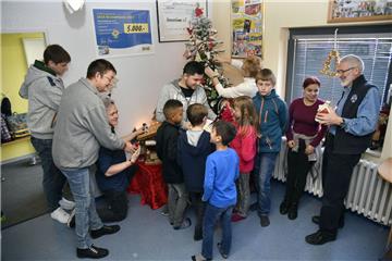 Die Kinderwohnung Sonnenblume betreut täglich rund 40 kinder. Auch Bufdis gehören zum Team der Helfer.