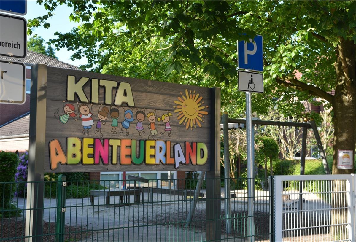 Kita-Check: Handlungsdruck in Schiffdorf steigt Die Kita Abenteuerland ist aktuell eine von zwei Einrichtungen in Spaden. Kita Nummer drei folgt bis Frühjar 2023, aber auch diese wird voraussichtlich nicht ausreichen, um den wachsenden Bedarf im Ort zu decken.