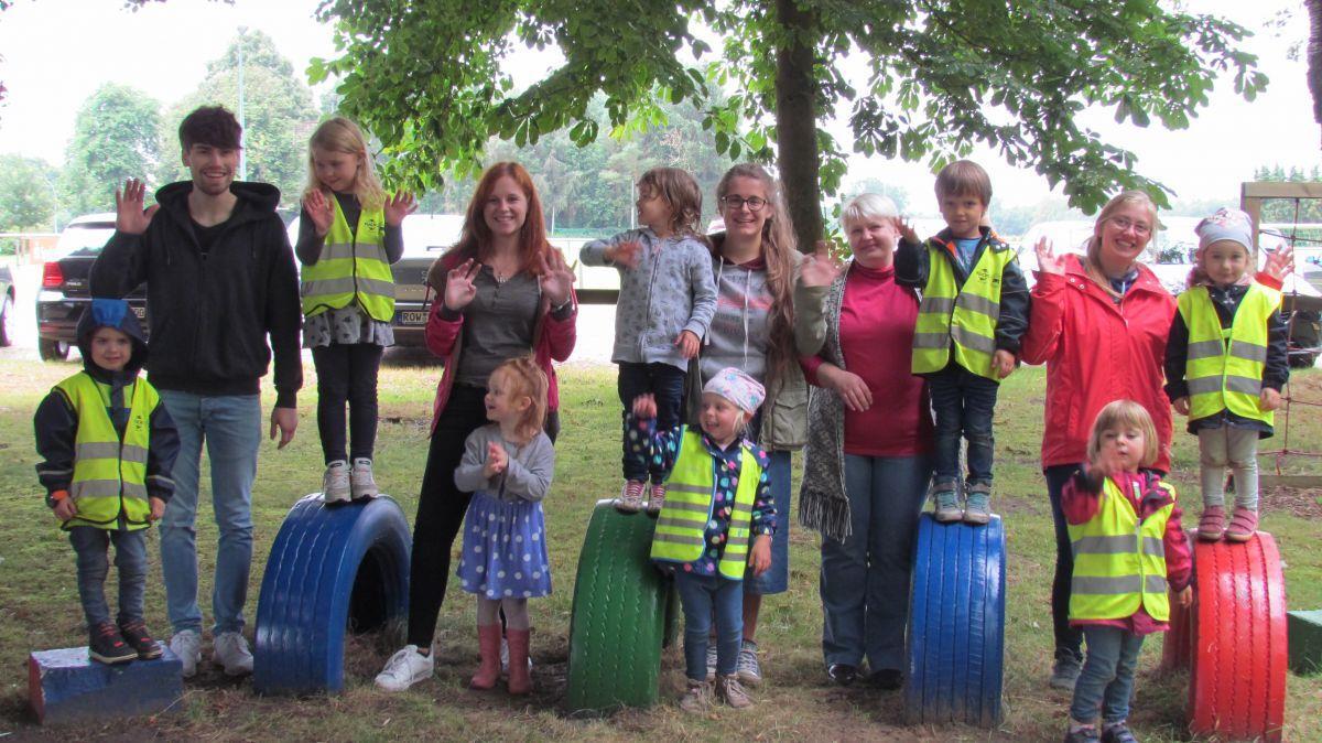 Gyhum: Kita-Kinder erkunden den "Garten der Sinne" Die Kita-Kinder und ihre Betreuer zeigten sich vom Besuch der Ergotherapieschule Gyhum angetan. Sie hatten viel Spaß auf dem Gelände.