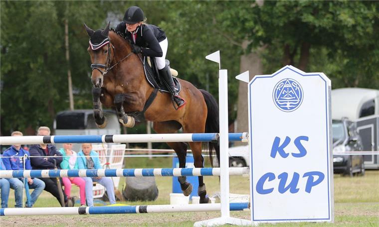Reitturnier in Blexen stellt alle zufrieden Die klassischen Spring- und Dressurprüfungen durften beim 43. Nordenhamer Reitturnier in Blexen natürlich nicht fehlen.