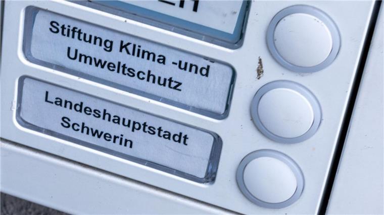 Grüne fordern amtsärztliches Attest für Ex-Kanzler Schröder Die Klimaschutzstiftung MV wurde vornehmlich gegründet, um den Bau der Erdgasleitung Nord Stream 2 zu beenden, nachdem die USA beteiligten Firmen mit Sanktionen gedroht hatten. (Archivbild)